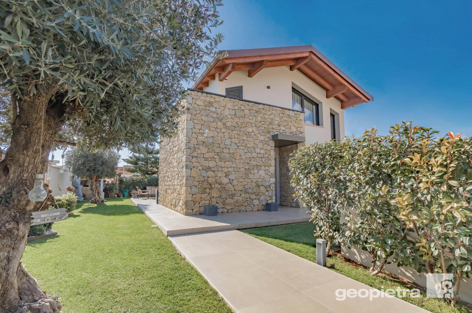 Parement en pierres naturelles  et carrelages imitation parement dans notre magasin des Bouches du Rhône