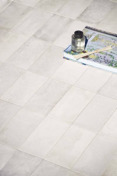 Carrelage Série Mizu pour piscine, format 11,5x23 cm, rendu moderne